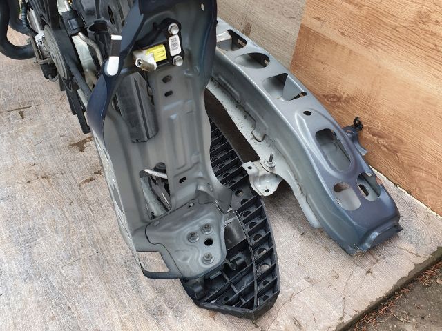 bontott TOYOTA YARIS Komplett Homlokfal (Részeivel)