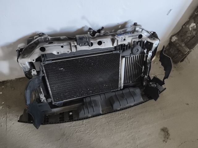 bontott TOYOTA YARIS Komplett Homlokfal (Részeivel)