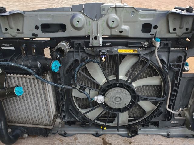 bontott TOYOTA YARIS Komplett Homlokfal (Részeivel)