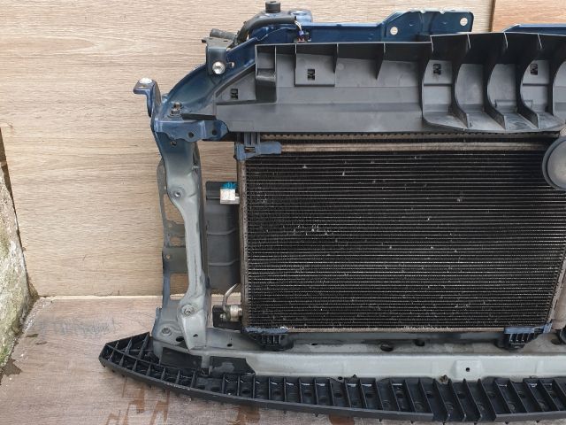 bontott TOYOTA YARIS Komplett Homlokfal (Részeivel)