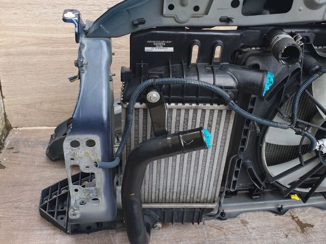 bontott TOYOTA YARIS Komplett Homlokfal (Részeivel)