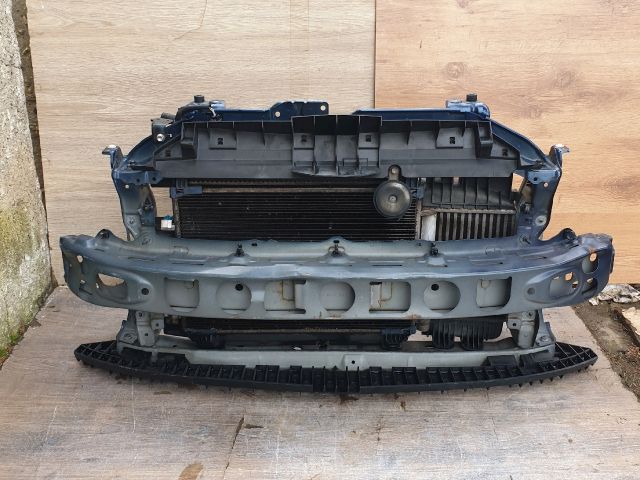 bontott TOYOTA YARIS Komplett Homlokfal (Részeivel)