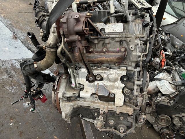 bontott TOYOTA YARIS Komplett Motor (Segédberendezésekkel)