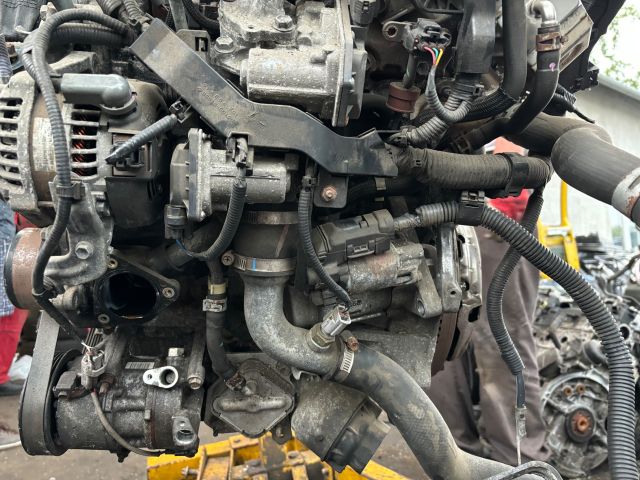 bontott TOYOTA YARIS Komplett Motor (Segédberendezésekkel)