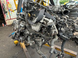 bontott TOYOTA YARIS Komplett Motor (Segédberendezésekkel)