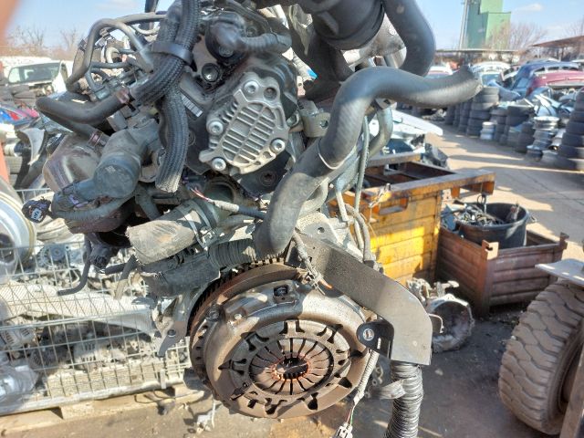 bontott TOYOTA YARIS Komplett Motor (Segédberendezésekkel)