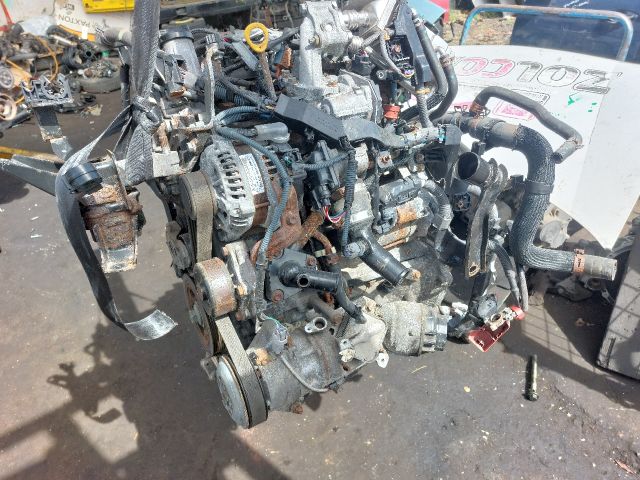 bontott TOYOTA YARIS Komplett Motor (Segédberendezésekkel)