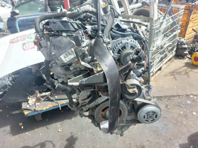 bontott TOYOTA YARIS Komplett Motor (Segédberendezésekkel)