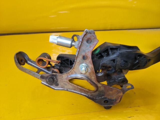 bontott TOYOTA YARIS Kuplung Pedál