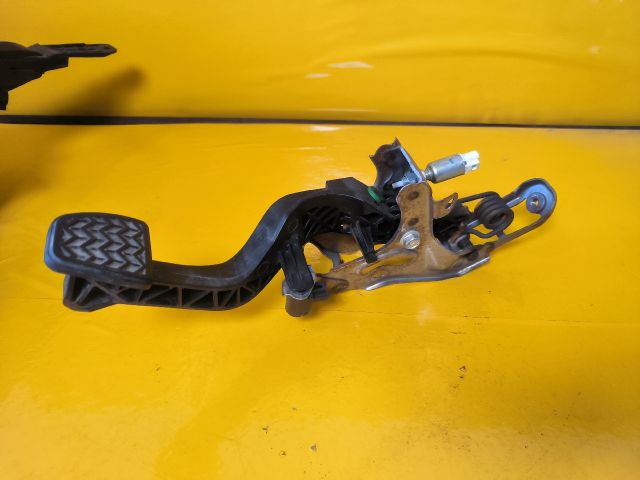 bontott TOYOTA YARIS Kuplung Pedál