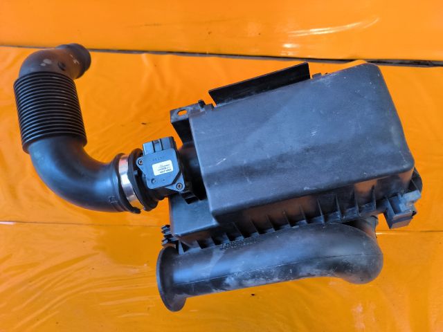 bontott TOYOTA YARIS Légszűrő Ház