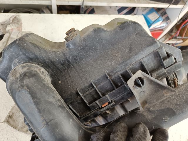 bontott TOYOTA YARIS Légszűrő Ház