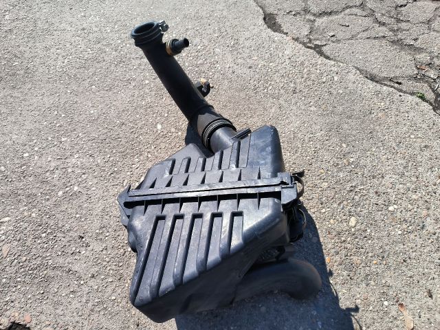 bontott TOYOTA YARIS Légszűrő Ház