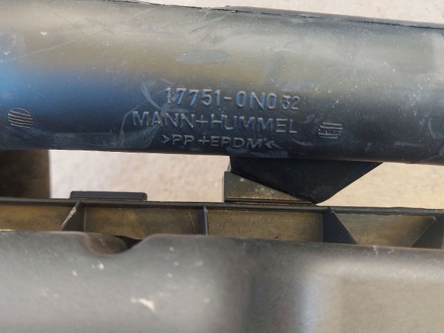 bontott TOYOTA YARIS Légszűrő Ház