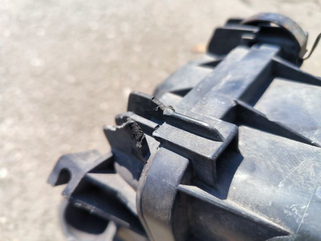 bontott TOYOTA YARIS Légszűrő Ház