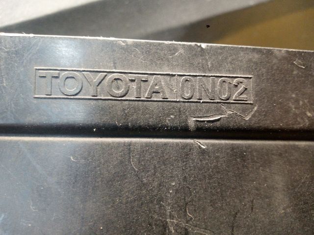 bontott TOYOTA YARIS Légszűrő Ház