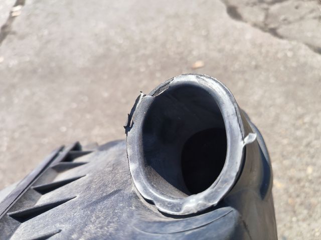 bontott TOYOTA YARIS Légszűrő Ház