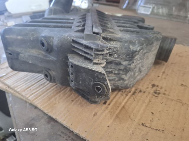 bontott TOYOTA YARIS Légszűrő Ház