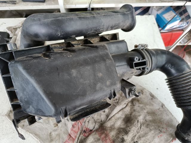 bontott TOYOTA YARIS Légszűrő Ház