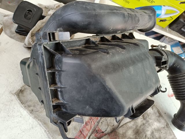 bontott TOYOTA YARIS Légszűrő Ház