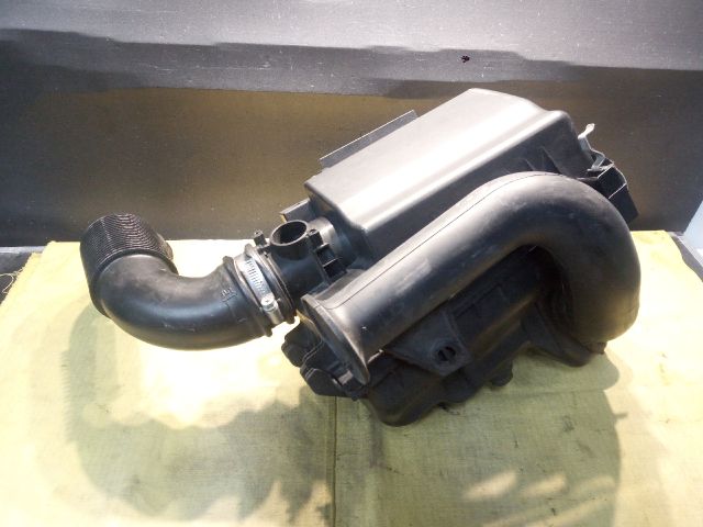 bontott TOYOTA YARIS Légszűrő Ház