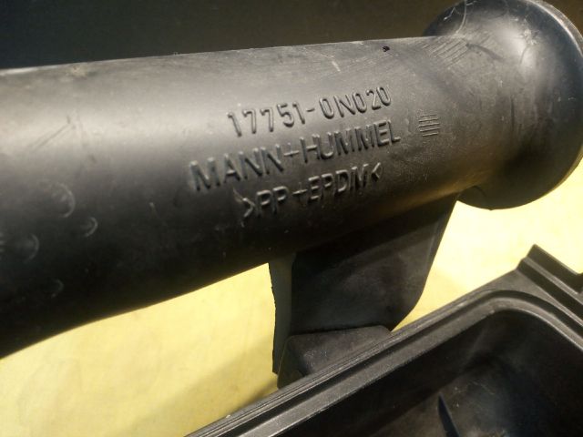 bontott TOYOTA YARIS Légszűrő Ház