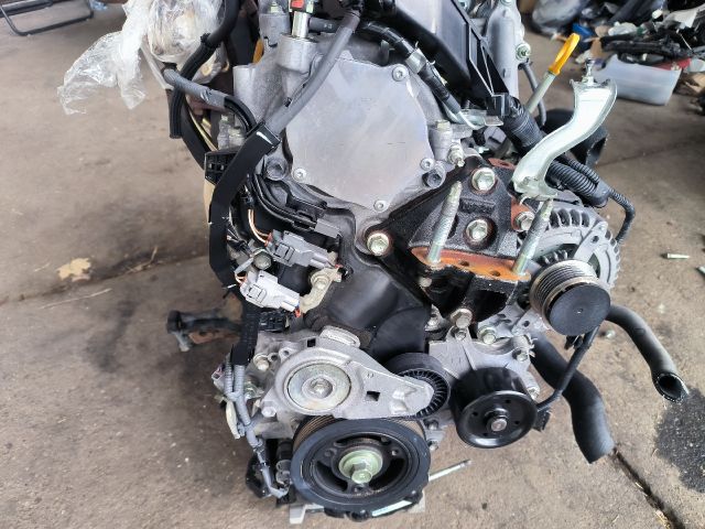 bontott TOYOTA YARIS Motor (Fűzött blokk hengerfejjel)