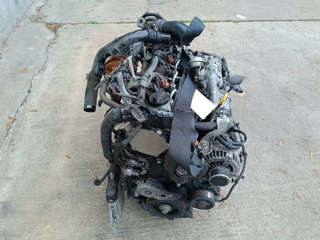 bontott TOYOTA YARIS Motor (Fűzött blokk hengerfejjel)