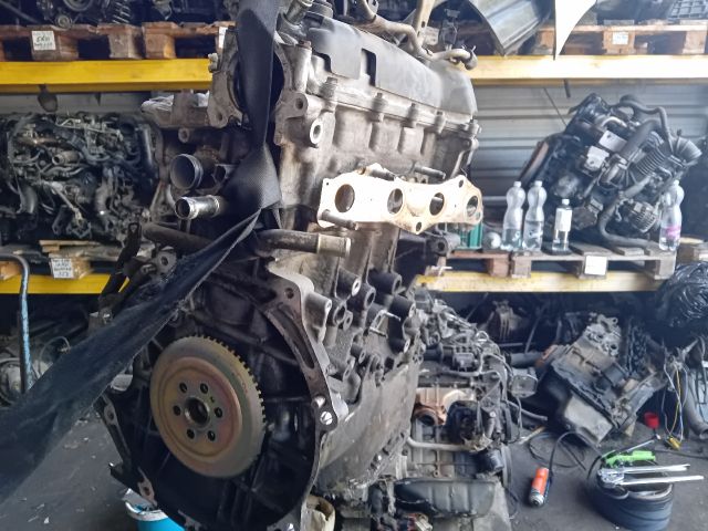 bontott TOYOTA YARIS Motor (Fűzött blokk hengerfejjel)