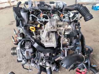 bontott TOYOTA YARIS Motor (Fűzött blokk hengerfejjel)