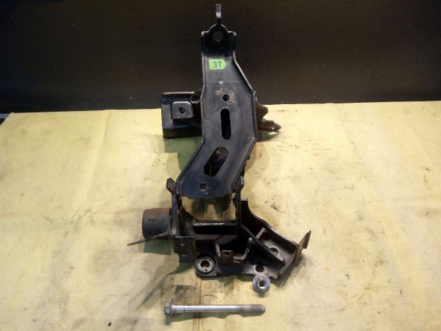 bontott TOYOTA YARIS Motor Tartó Bak Bal