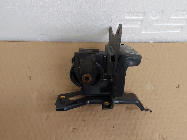 bontott TOYOTA YARIS Motor Tartó Bak Bal