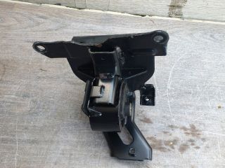 bontott TOYOTA YARIS Motor Tartó Bak Bal