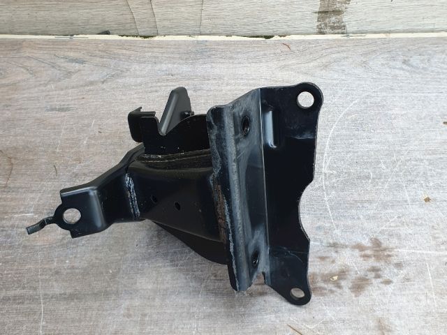 bontott TOYOTA YARIS Motor Tartó Bak Bal