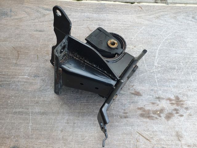 bontott TOYOTA YARIS Motor Tartó Bak Bal