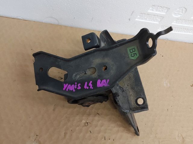 bontott TOYOTA YARIS Motor Tartó Bak Bal