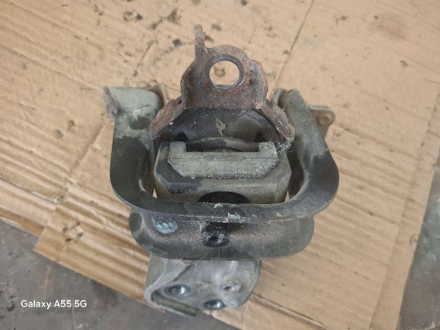 bontott TOYOTA YARIS Motor Tartó Bak (Fém)