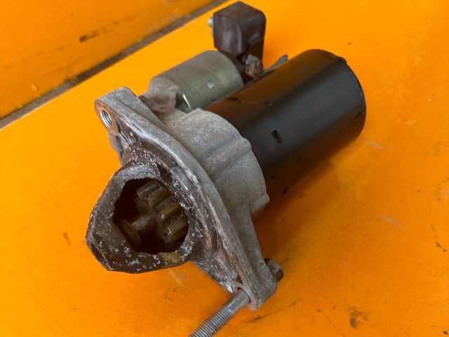 bontott TOYOTA YARIS Önindító