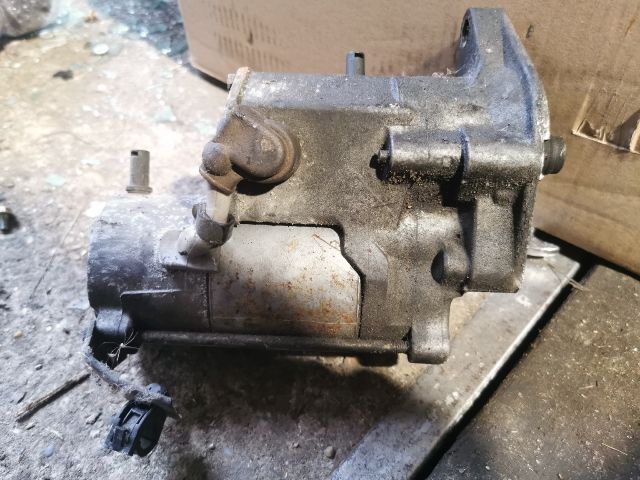 bontott TOYOTA YARIS Önindító