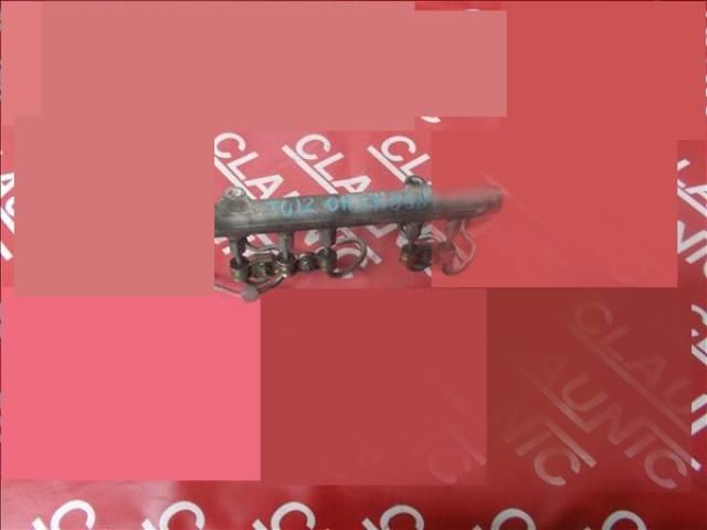 bontott TOYOTA YARIS Porlasztó Sor / Híd