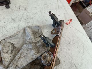 bontott TOYOTA YARIS Porlasztó Sor / Híd