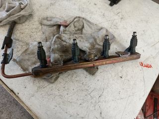 bontott TOYOTA YARIS Porlasztó Sor / Híd