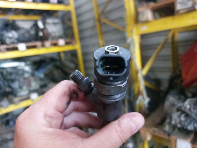 bontott TOYOTA YARIS Porlasztó Sor / Híd