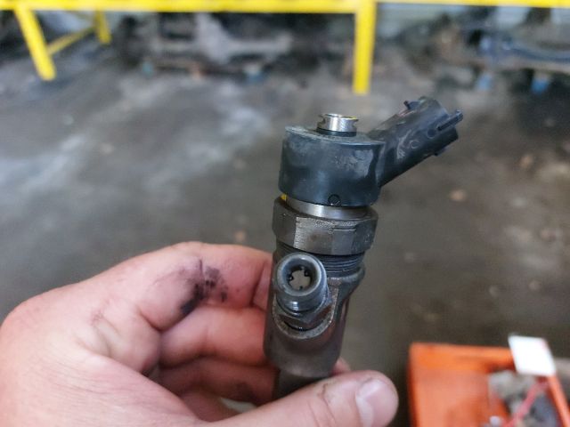 bontott TOYOTA YARIS Porlasztó Sor / Híd