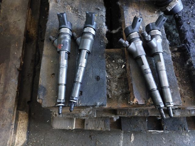 bontott TOYOTA YARIS Porlasztó Sor / Híd