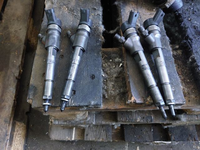 bontott TOYOTA YARIS Porlasztó Sor / Híd