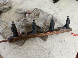 bontott TOYOTA YARIS Porlasztó Sor / Híd