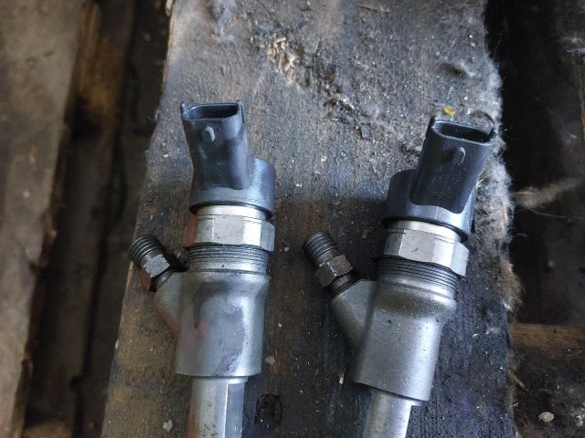 bontott TOYOTA YARIS Porlasztó Sor / Híd