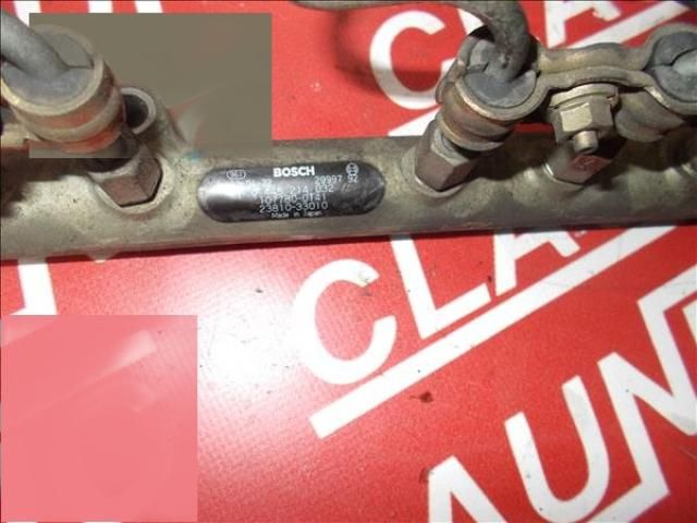 bontott TOYOTA YARIS Porlasztó Sor / Híd