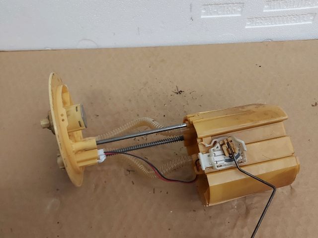 bontott TOYOTA YARIS Üzemanyagszint Jeladó